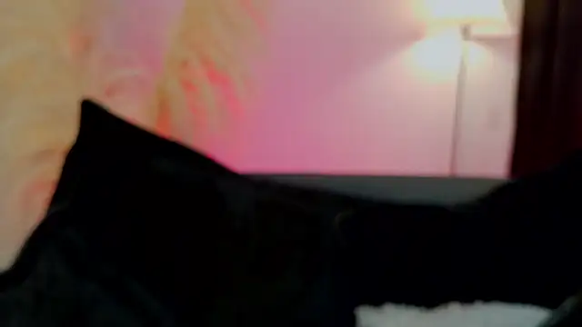 Snapshot of mia_roux1 chatting on 01/07/26, 10:59 mia roux1 online show from 01/07/26, 10:59