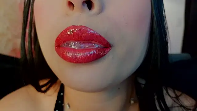 Snapshot of mia_roux1 chatting on 01/08/26, 11:22 mia roux1 online show from 01/08/26, 11:22