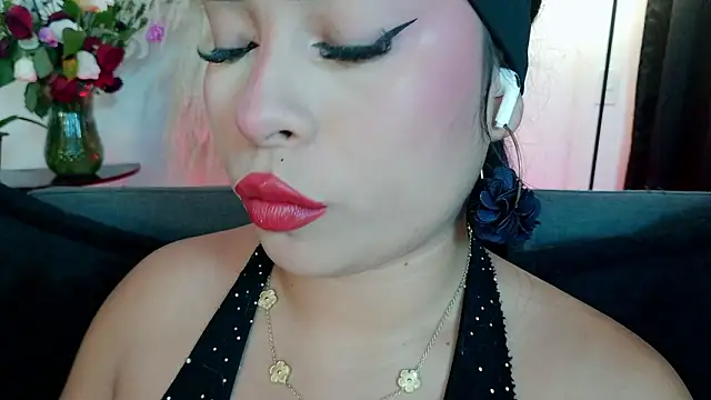 mia roux1 online show from 03/04/26, 11:56