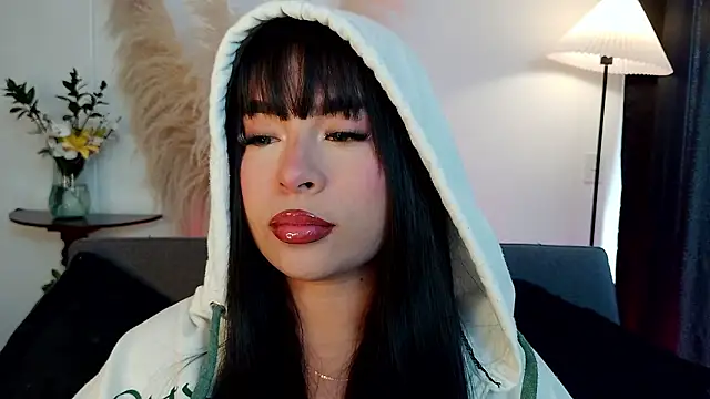 Snapshot of mia_roux1 chatting on 01/31/26, 08:51 mia roux1 online show from 01/31/26, 08:51