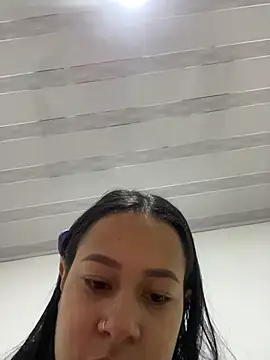 Snapshot of PaulaCruz01 chatting on 10/28/25, 11:47 PaulaCruz01 online show from 10/28/25, 11:47