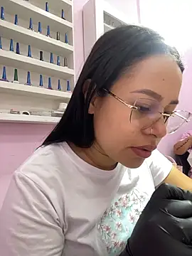 Snapshot of PaulaCruz01 chatting on 11/04/25, 07:06 PaulaCruz01 online show from 11/04/25, 07:06