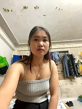 Snapshot of show-hana chatting on 10/22/25, 04:06 show-hana online show from 10/22/25, 04:06