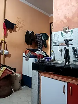 Snapshot of Virgin18year_old chatting on 12/17/25, 01:32 Virgin18year old online show from 12/17/25, 01:32