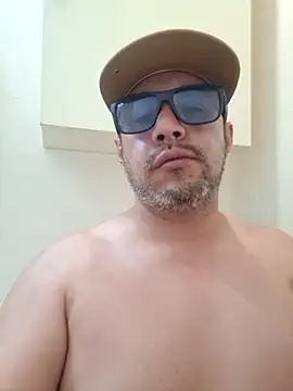 Manu2412 online show from 10/27/25, 05:19