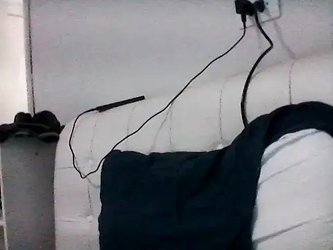 MorenoMalhado88 online show from 10/23/25, 12:31