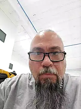 Snapshot of tsmack1972 chatting on 10/21/25, 05:40 tsmack1972 online show from 10/21/25, 05:40