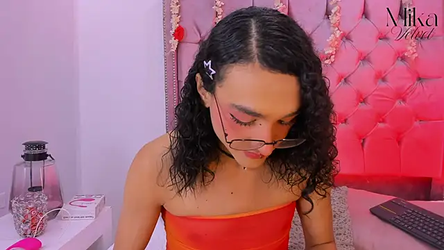 Snapshot of Mika__velvet chatting on 02/20/26, 08:33 Mika velvet online show from 02/20/26, 08:33