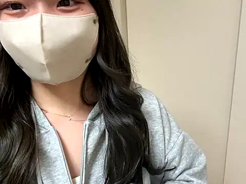 pomu chan online show from 11/18/25, 11:57