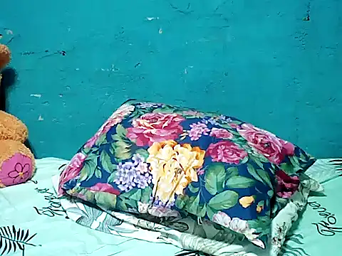 Snapshot of SmallluncutCock chatting on 11/18/25, 01:43 SmallluncutCock online show from 11/18/25, 01:43