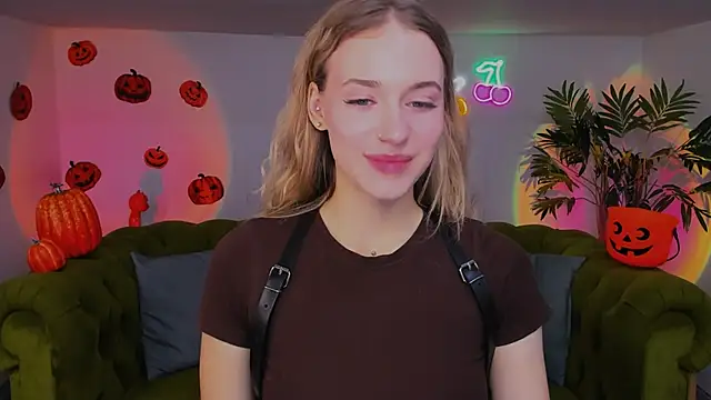 sassy cutie online show from 10/30/25, 08:28