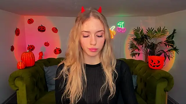 sassy cutie online show from 10/29/25, 06:34