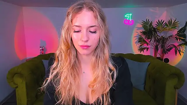 sassy cutie online show from 10/28/25, 06:12