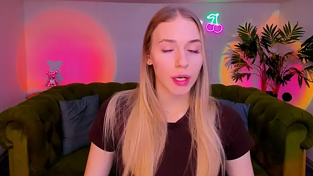 sassy cutie online show from 11/18/25, 06:17