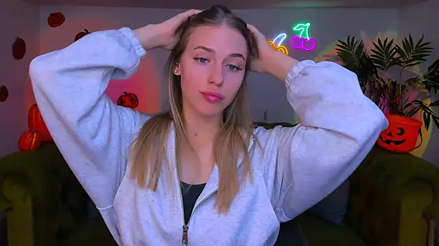 sassy cutie online show from 11/11/25, 06:08