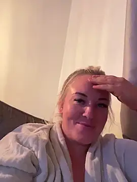 Snapshot of Jenna-LeeXX chatting on 11/06/25, 10:58 Jenna-LeeXX online show from 11/06/25, 10:58