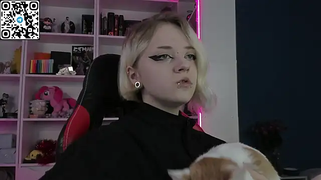 Snapshot of Holy_Mistress_S chatting on 02/17/26, 09:39 Holy Mistress S online show from 02/17/26, 09:39