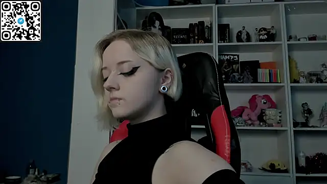 Snapshot of Holy_Mistress_S chatting on 02/06/26, 10:00 Holy Mistress S online show from 02/06/26, 10:00