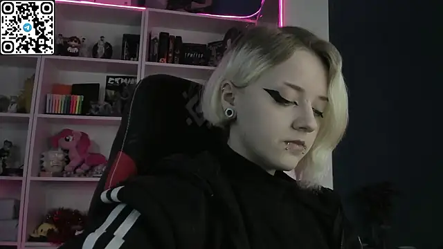 Snapshot of Holy_Mistress_S chatting on 02/21/26, 09:44 Holy Mistress S online show from 02/21/26, 09:44