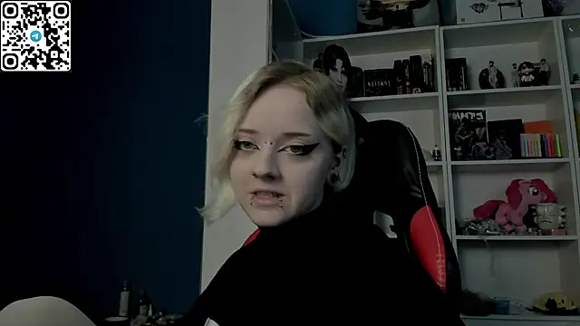 Snapshot of Holy_Mistress_S chatting on 02/08/26, 10:13 Holy Mistress S online show from 02/08/26, 10:13