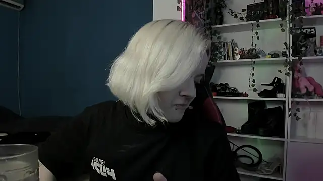 Holy Mistress S online show from 11/14/25, 09:24