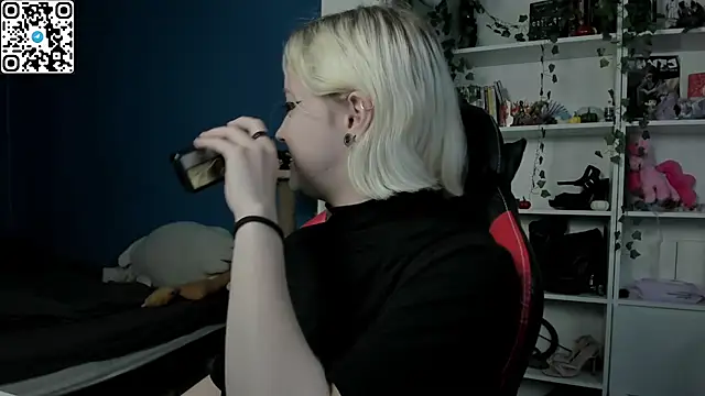 Holy Mistress S online show from 11/30/25, 09:32