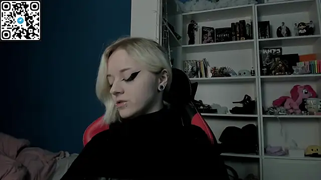 Snapshot of Holy_Mistress_S chatting on 01/11/26, 10:00 Holy Mistress S online show from 01/11/26, 10:00