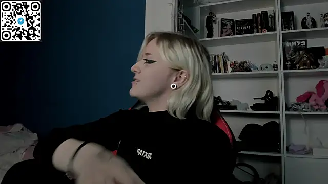 Snapshot of Holy_Mistress_S chatting on 01/13/26, 10:52 Holy Mistress S online show from 01/13/26, 10:52