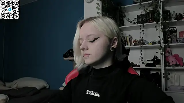 Holy Mistress S online show from 11/28/25, 10:15