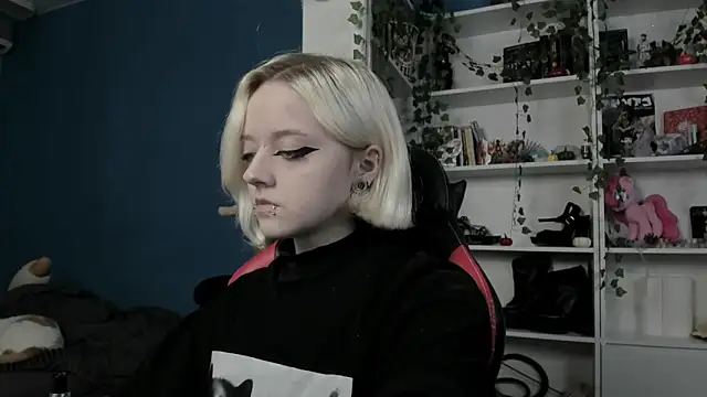 Holy Mistress S online show from 11/15/25, 09:13