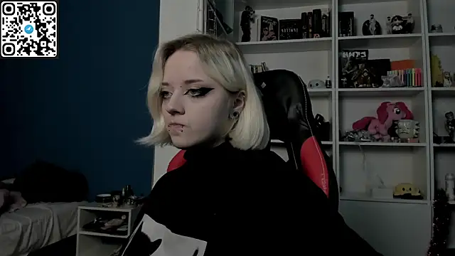 Snapshot of Holy_Mistress_S chatting on 01/14/26, 10:19 Holy Mistress S online show from 01/14/26, 10:19