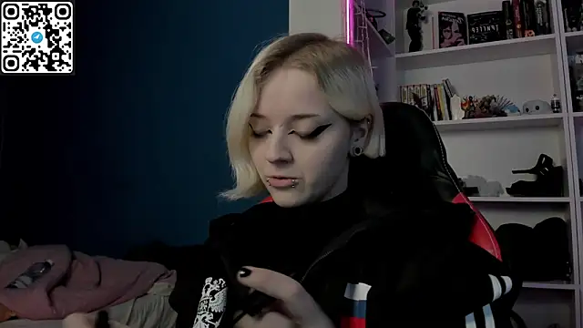 Snapshot of Holy_Mistress_S chatting on 01/16/26, 11:03 Holy Mistress S online show from 01/16/26, 11:03