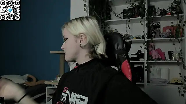 Holy Mistress S online show from 11/26/25, 09:31