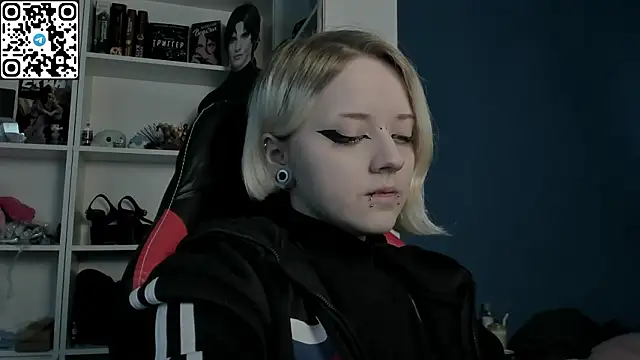 Snapshot of Holy_Mistress_S chatting on 02/13/26, 09:42 Holy Mistress S online show from 02/13/26, 09:42