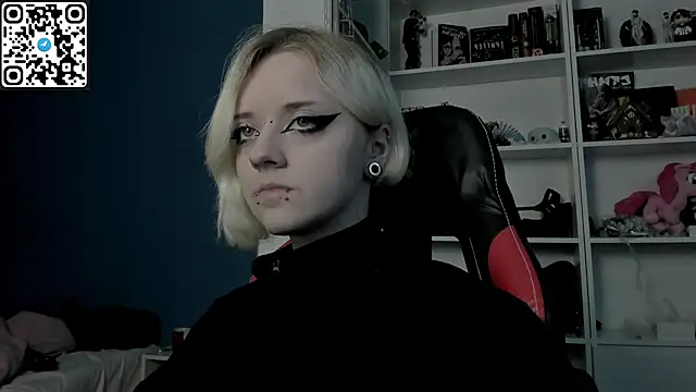 Snapshot of Holy_Mistress_S chatting on 01/18/26, 11:02 Holy Mistress S online show from 01/18/26, 11:02