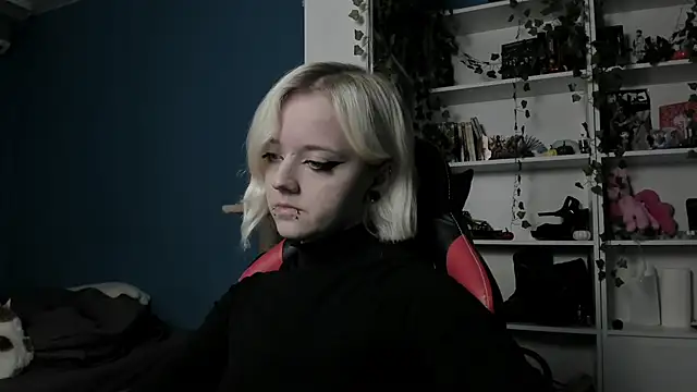 Holy Mistress S online show from 11/23/25, 09:41