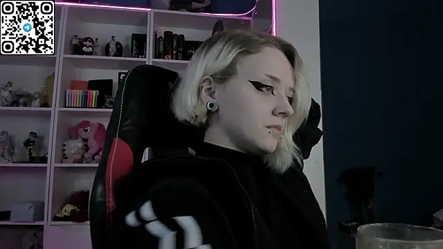 Snapshot of Holy_Mistress_S chatting on 02/24/26, 09:43 Holy Mistress S online show from 02/24/26, 09:43