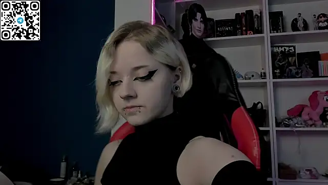 Snapshot of Holy_Mistress_S chatting on 02/07/26, 10:23 Holy Mistress S online show from 02/07/26, 10:23