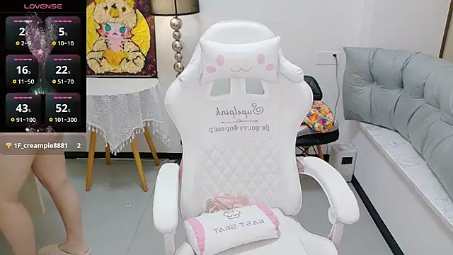 Snapshot of BK_PINK1021 chatting on 10/31/25, 12:40 BK PINK1021 online show from 10/31/25, 12:40