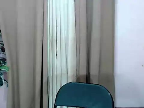 Snapshot of Felicity_lux chatting on 06/27/26, 04:29 Felicity lux online show from 06/27/26, 04:29
