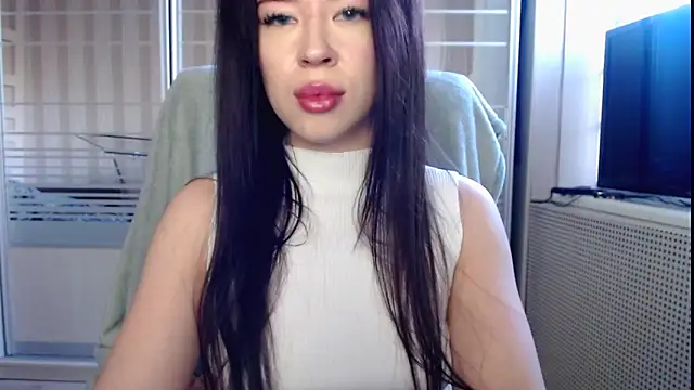 Snapshot of Laura_miss chatting on 11/04/25, 11:14 Laura miss online show from 11/04/25, 11:14