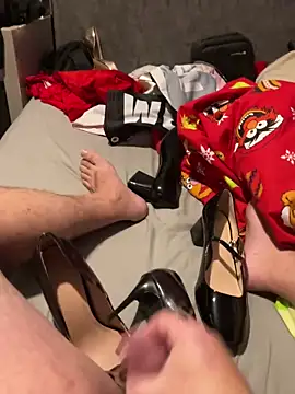 fortheloveofheels74 online show from 12/03/25, 10:31