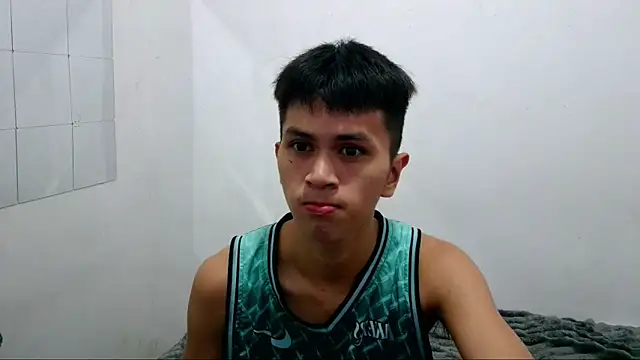 Snapshot of femboykael chatting on 10/23/25, 12:26 femboykael online show from 10/23/25, 12:26
