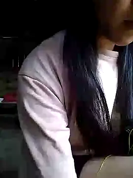 Quynhsumon online show from 10/28/25, 02:23