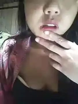 Quynhsumon online show from 11/04/25, 02:43