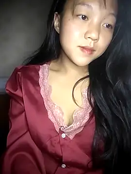 Quynhsumon online show from 12/22/25, 02:39