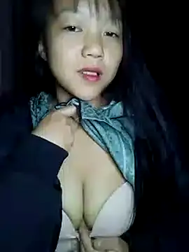 Quynhsumon online show from 11/19/25, 02:50