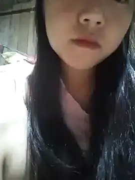 Quynhsumon online show from 10/28/25, 02:27