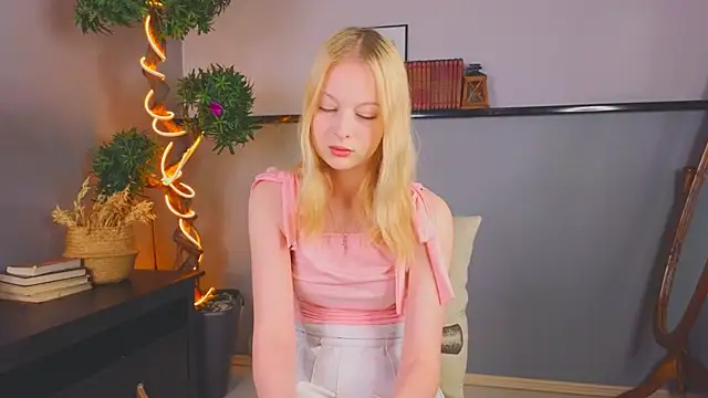 YungLyssy online show from 11/30/25, 02:34