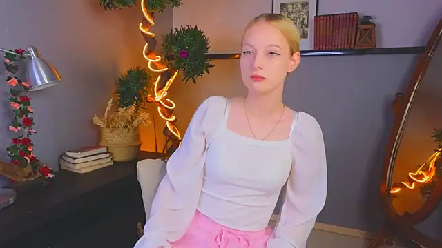 YungLyssy online show from 11/28/25, 03:17